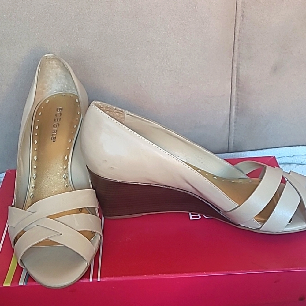 Women's wedge heel shoes